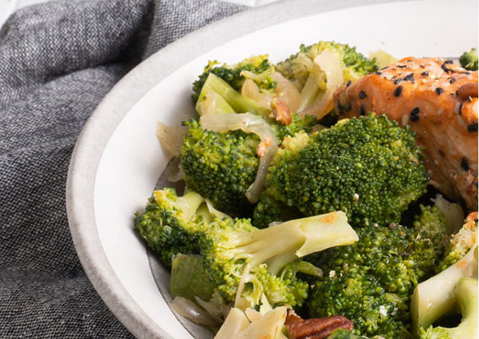 fresh and lean salmon and steamed broccoli